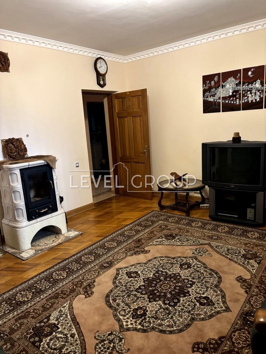 Мистецька вул., 7