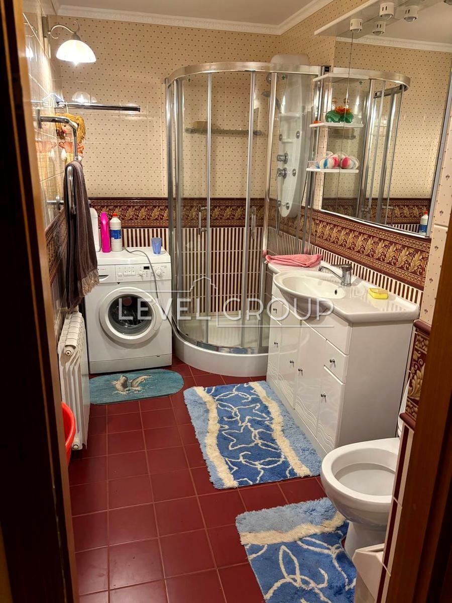 Мистецька вул., 7