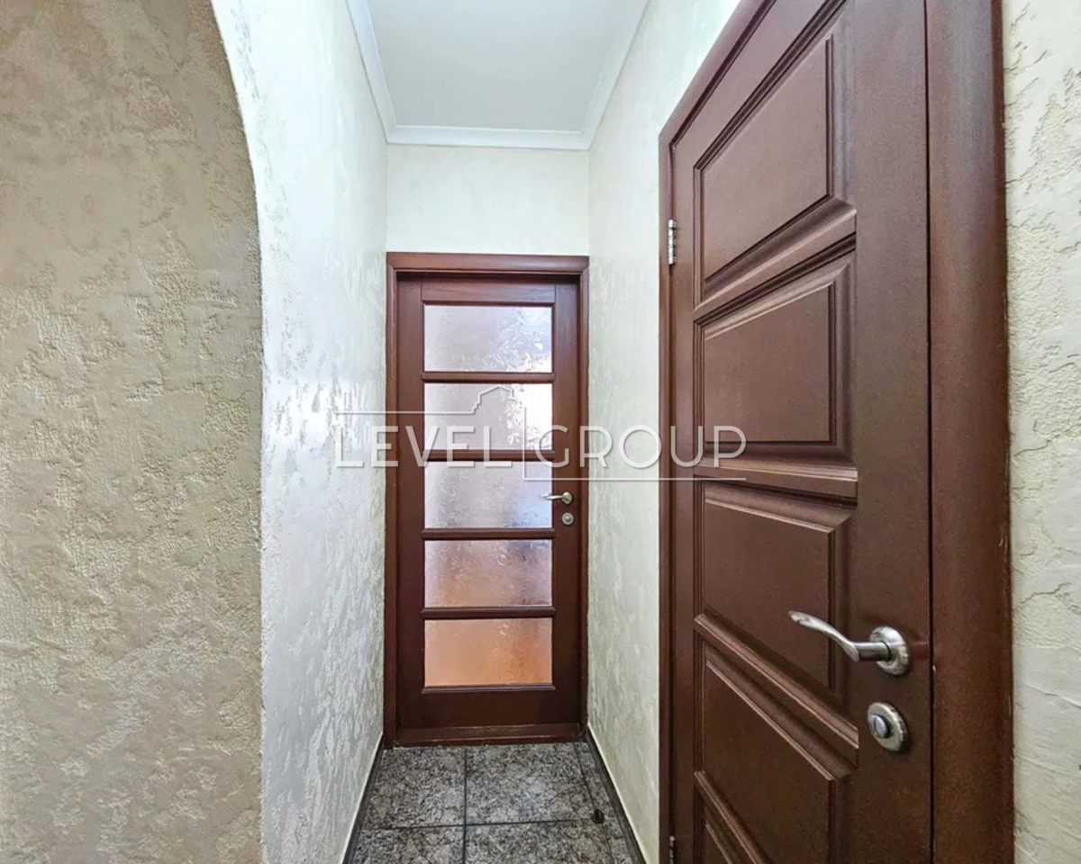 Григорія Сковороди вул., 11