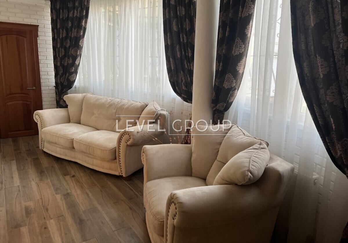 Святоюріївська, 22