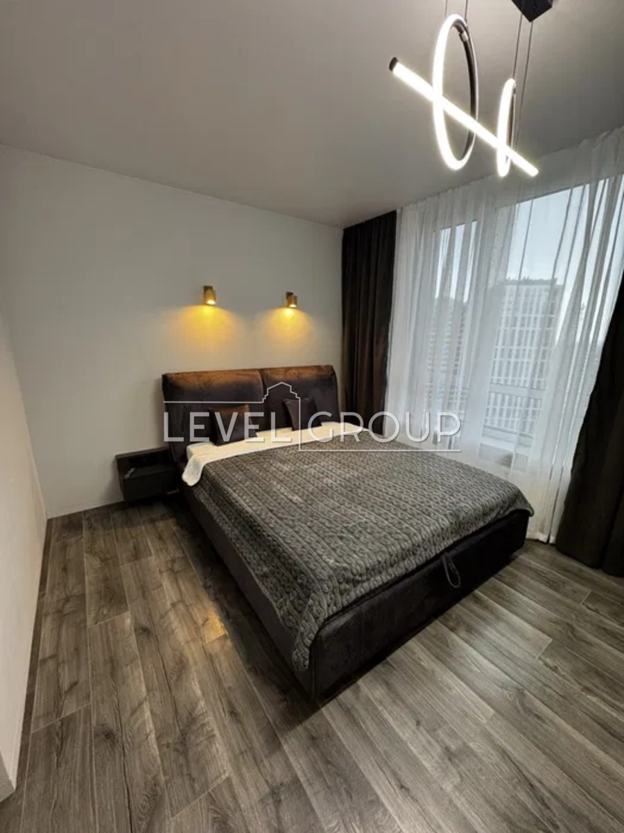 Всеволода Змієнка вул., 21