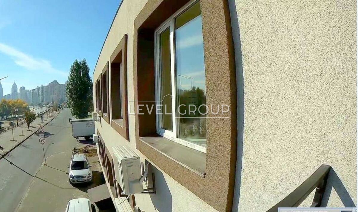 Прирічна вул.