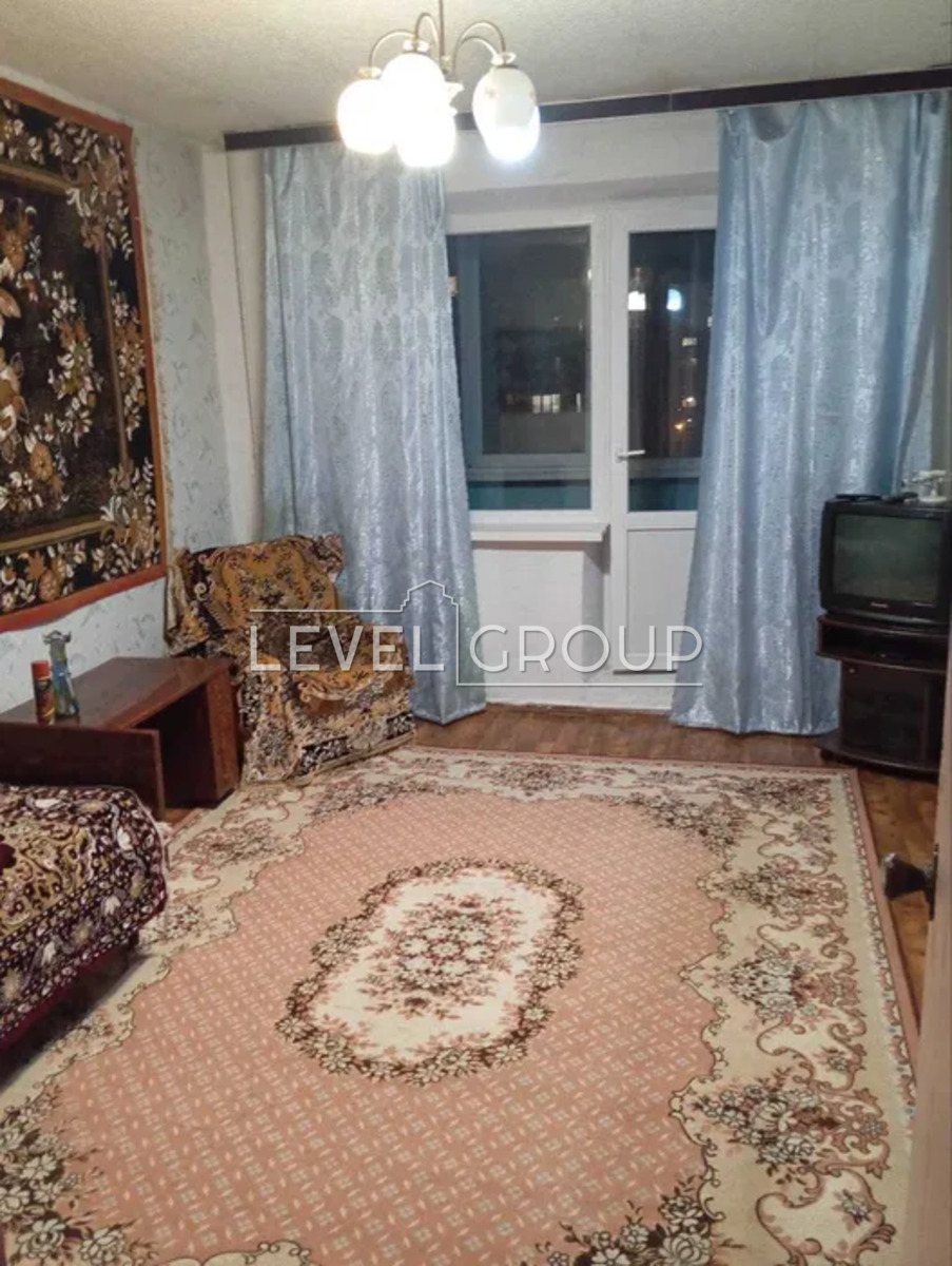 Романа Шухевича просп. (Генерала Ватутіна), 8