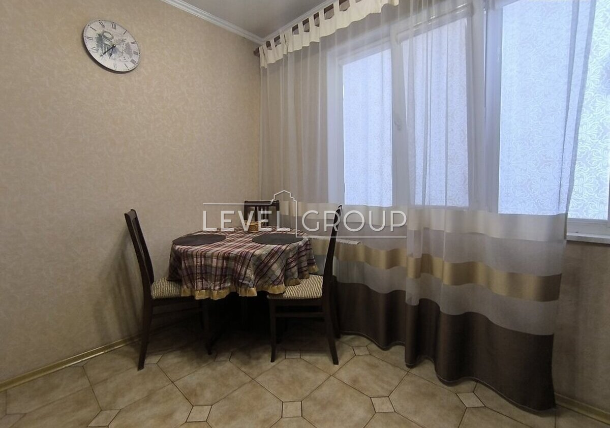 Architect Verbytskoho St., 9Zh