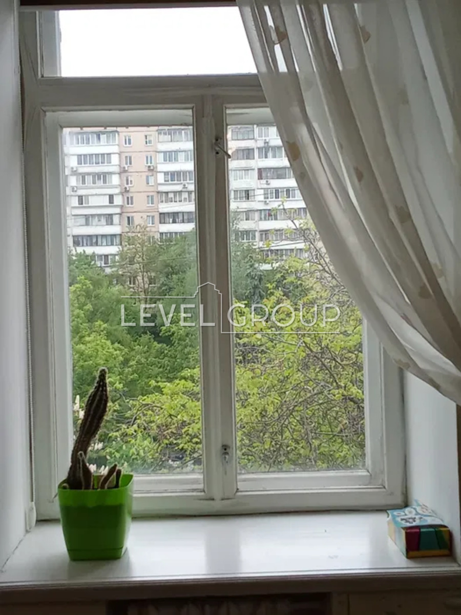 Вишгородська вул., 16А