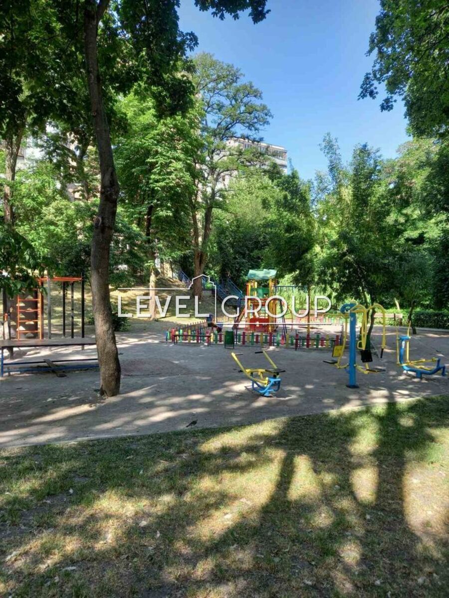 Голосіївський просп. (проспект 40-річчя Жовтня), 114