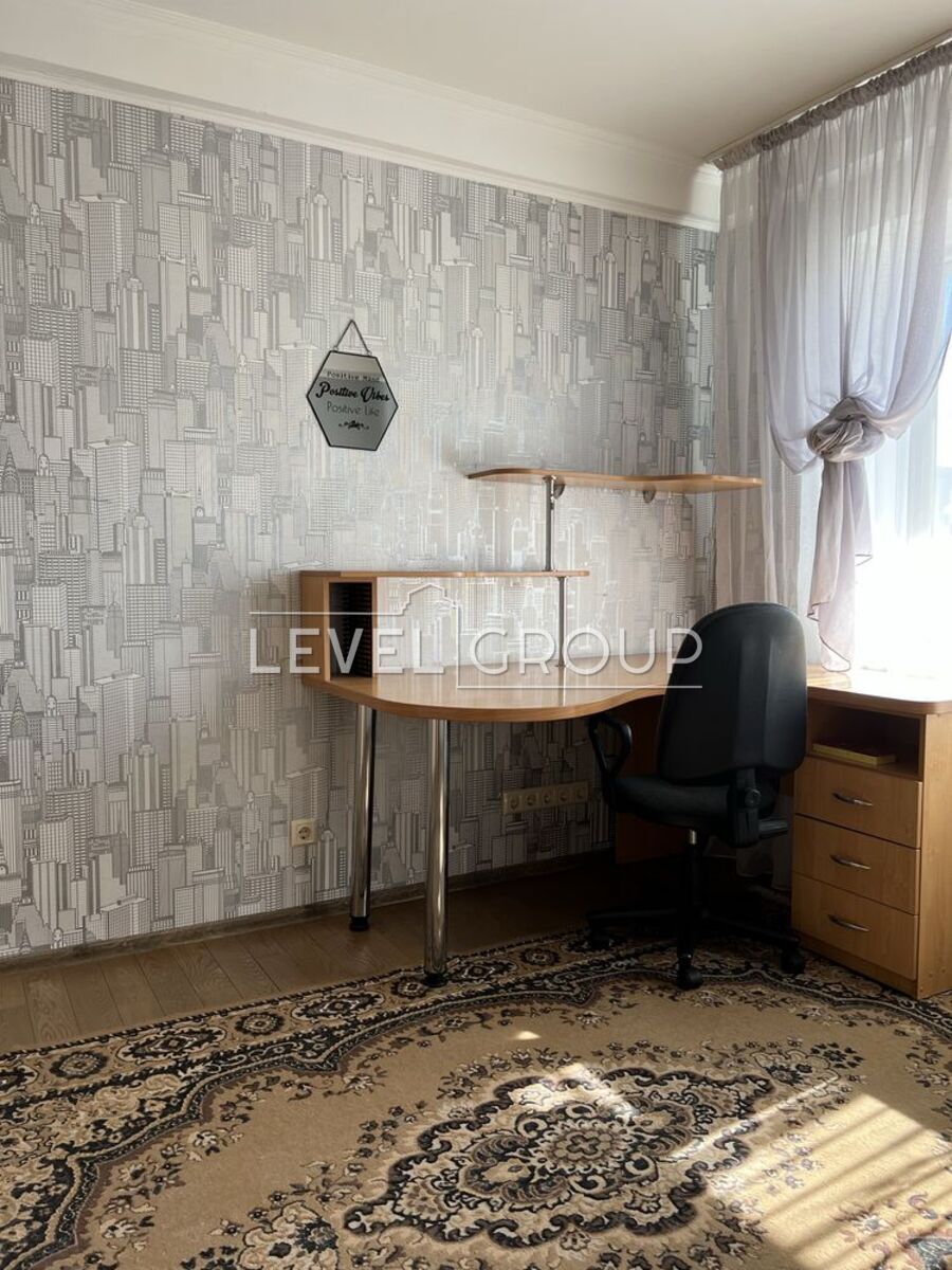 name_en