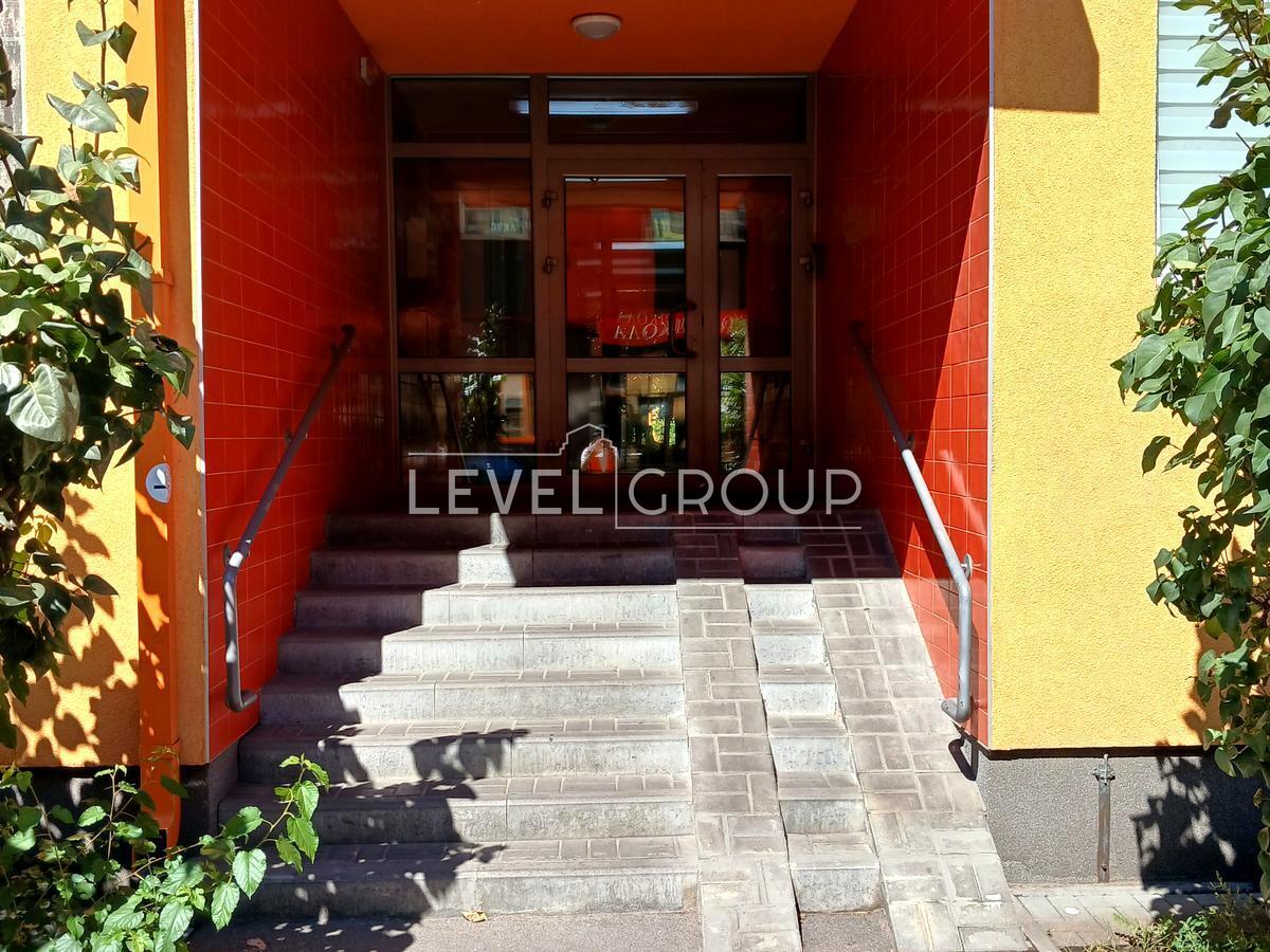 Регенераторна вул., 4