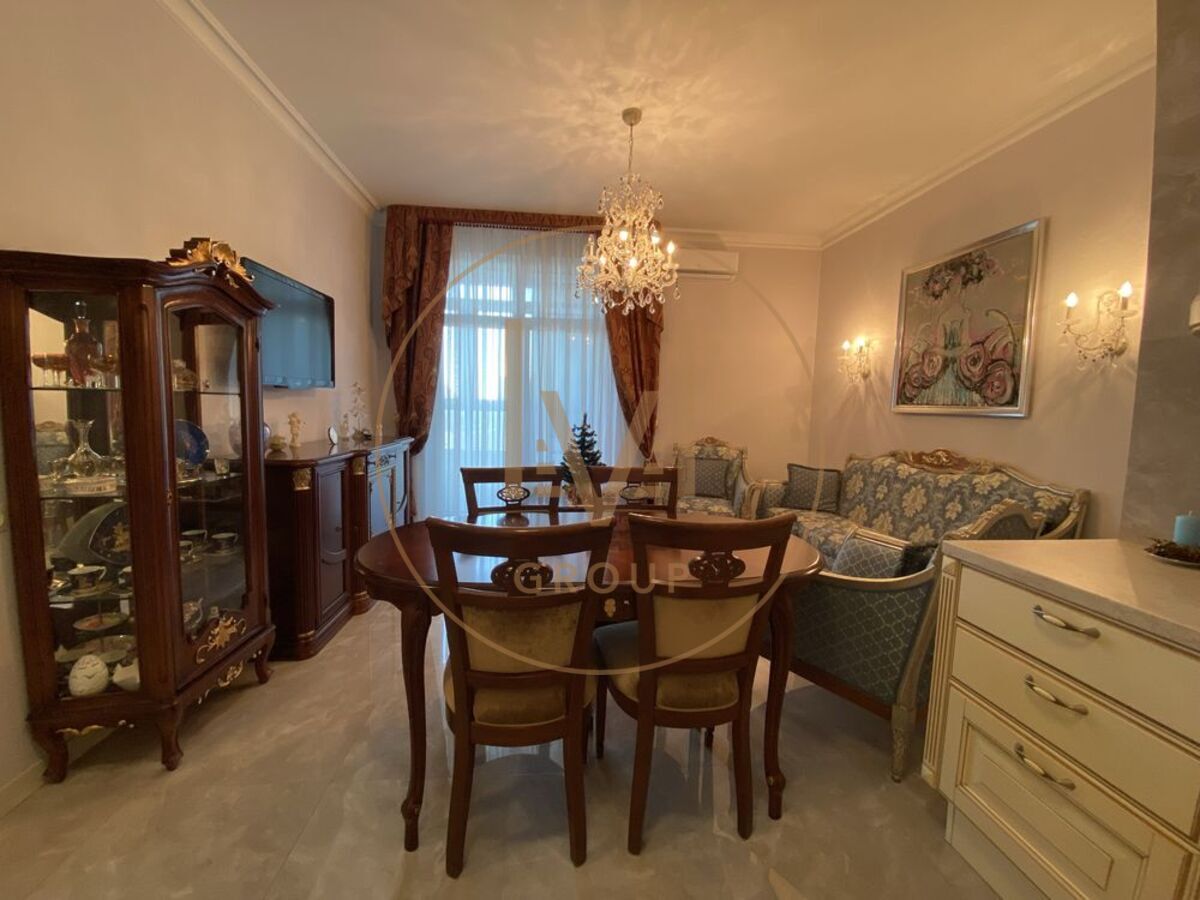 Lesi Ukrainky Blvd., 7V