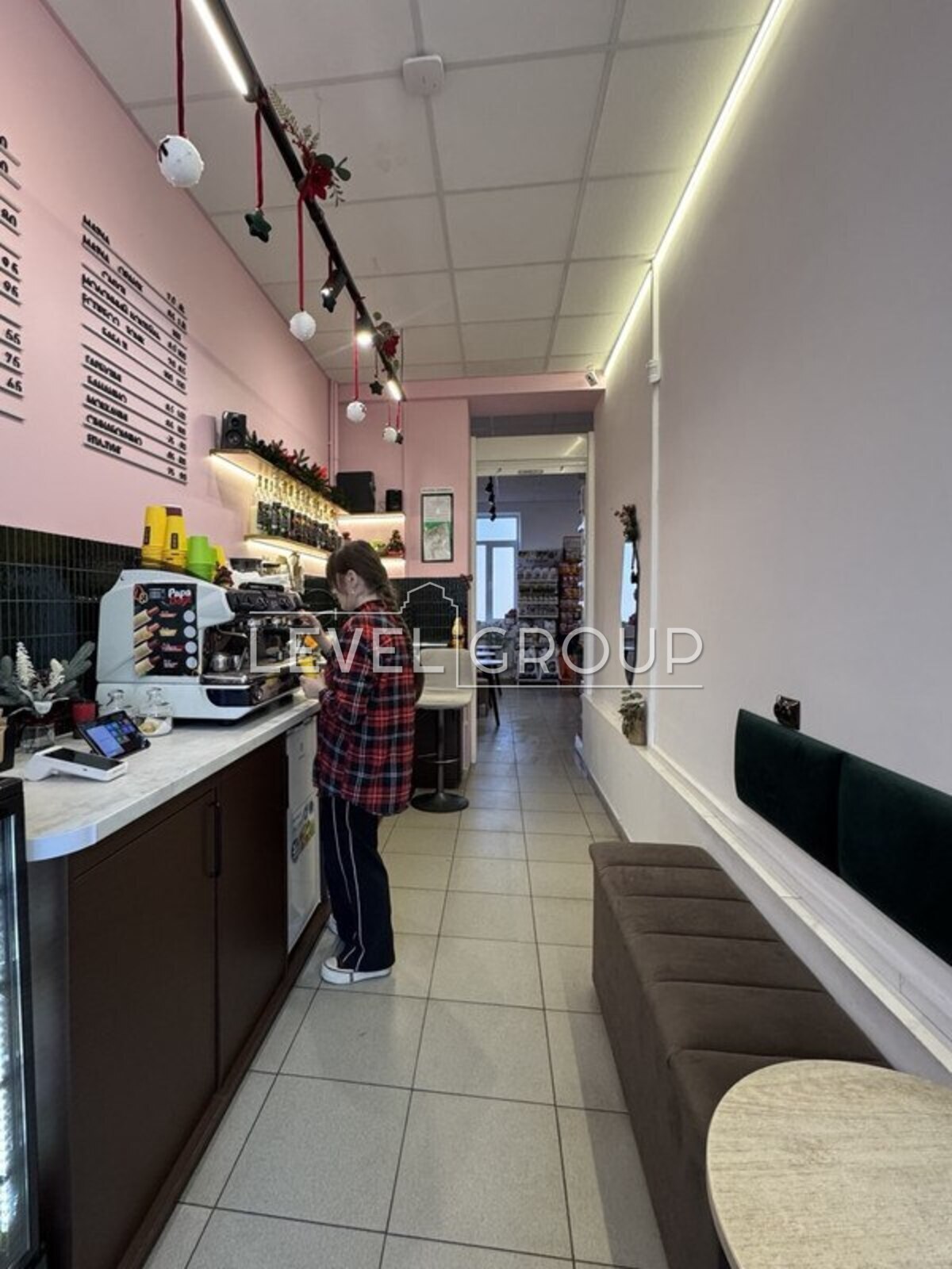 Авіаконструктора Антонова вул., 35