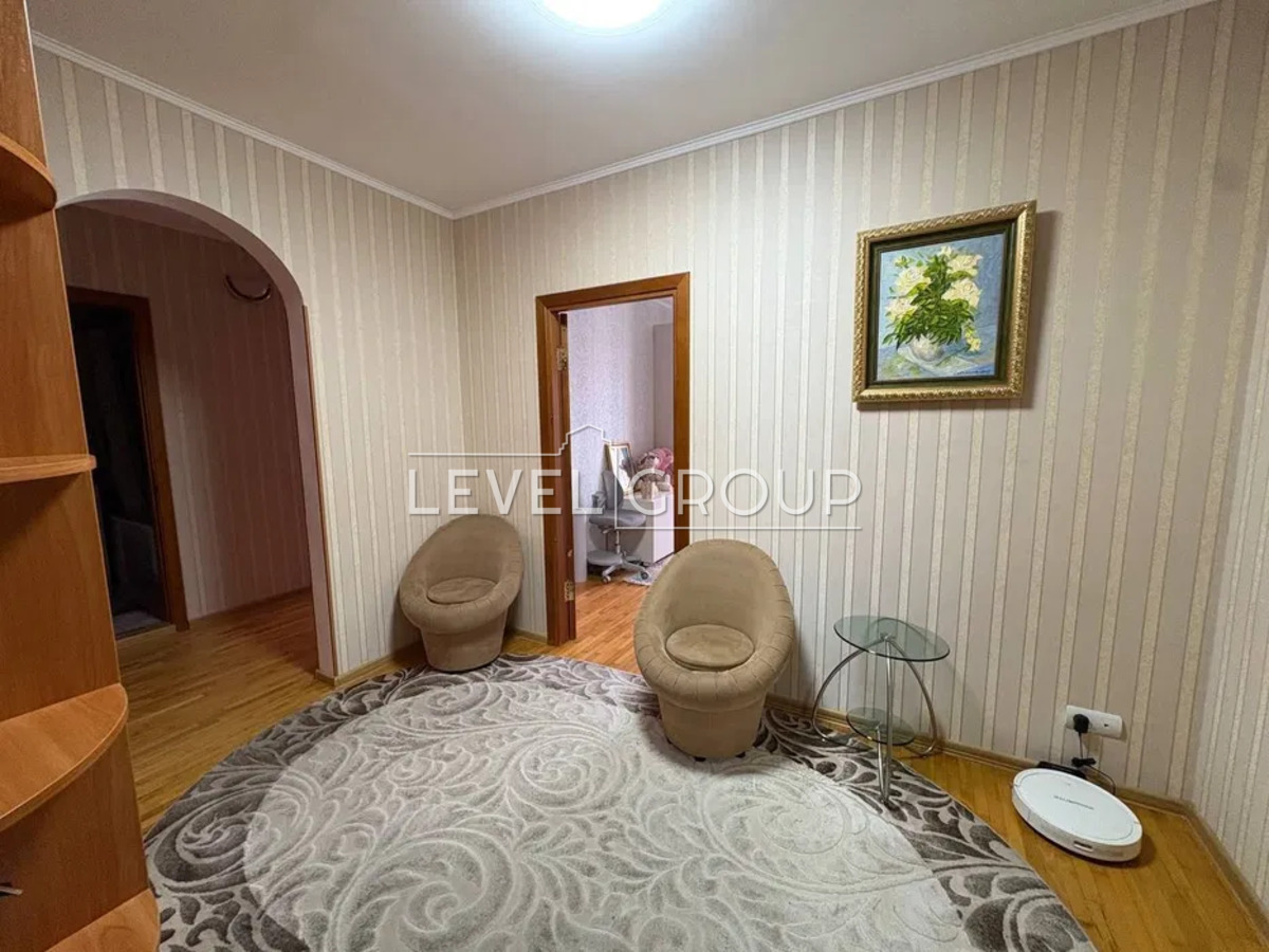 Drahomanova St., 8