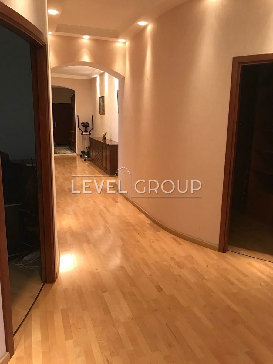 Andriy Verkhoglyad St. (Mykhayla Dragomirova), 4