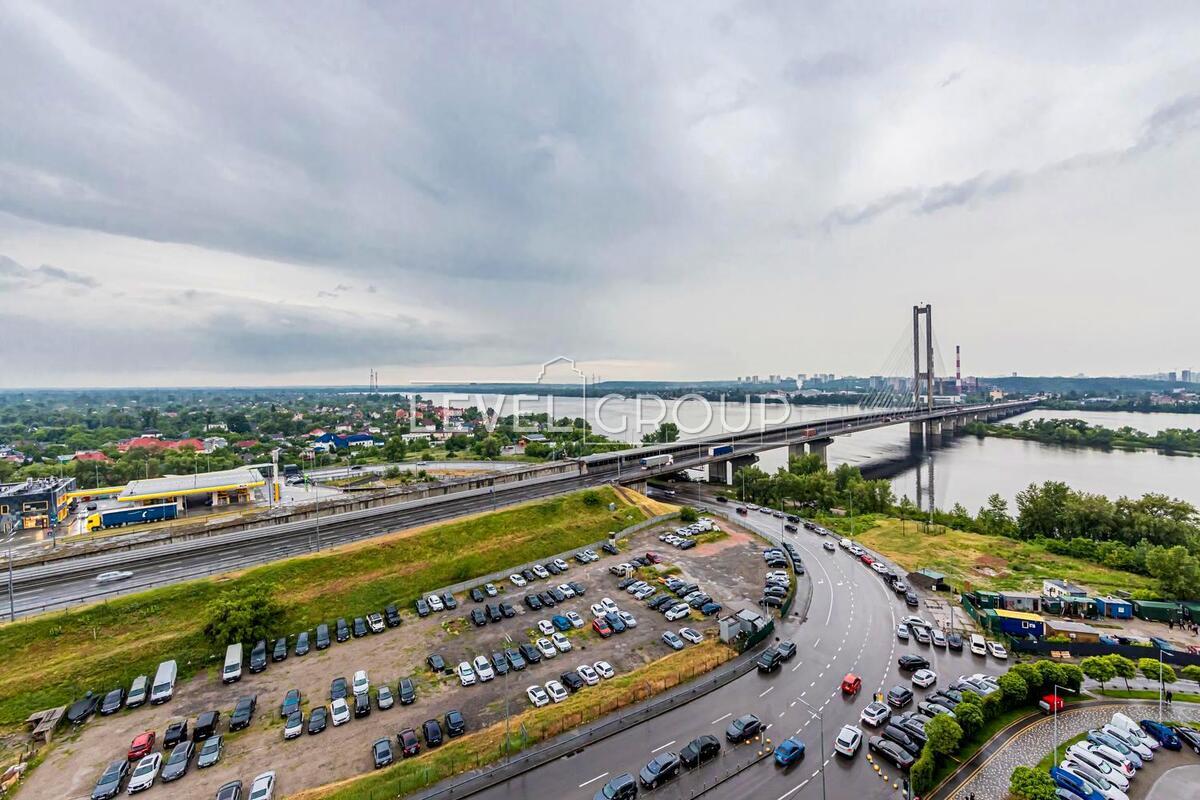 Зарічна вул., 1б