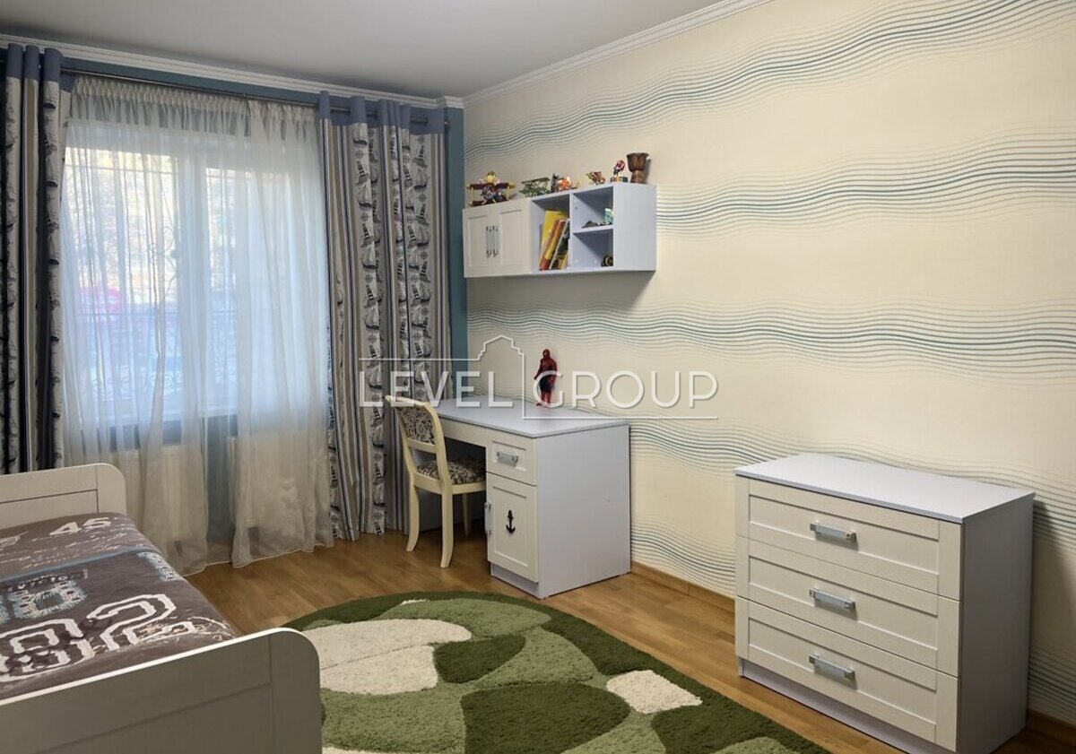 Святоюріївська, 22