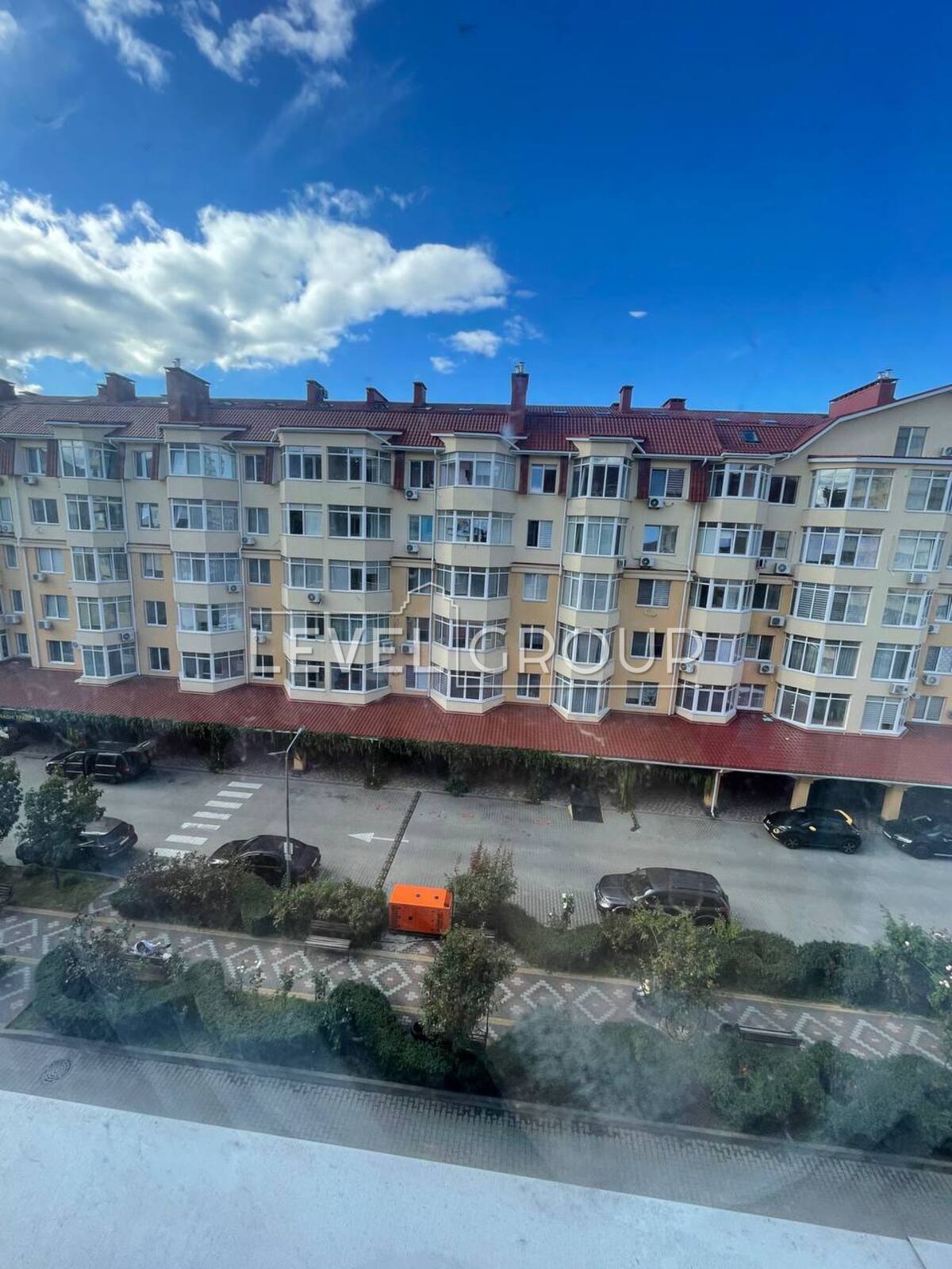 name_en