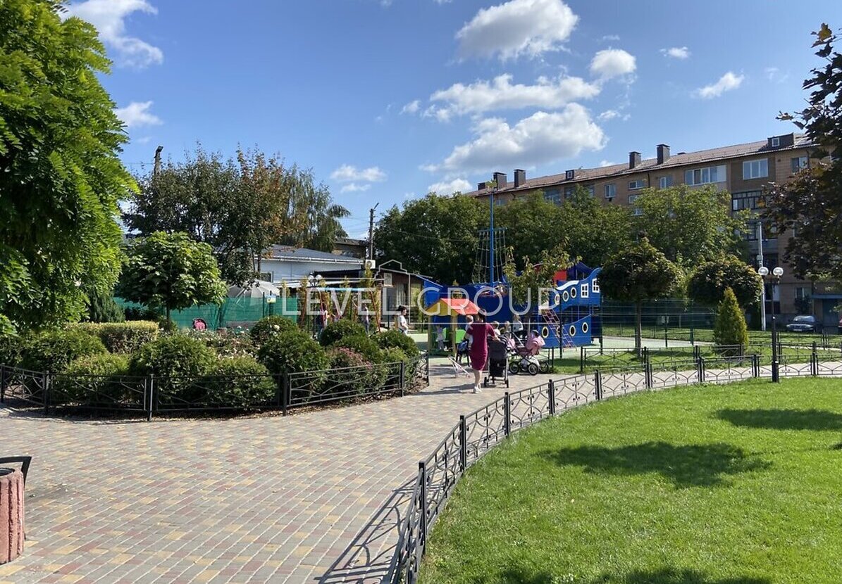 Теплична вул., 38