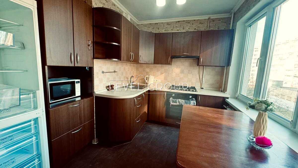 Юрія Шумського вул., 10