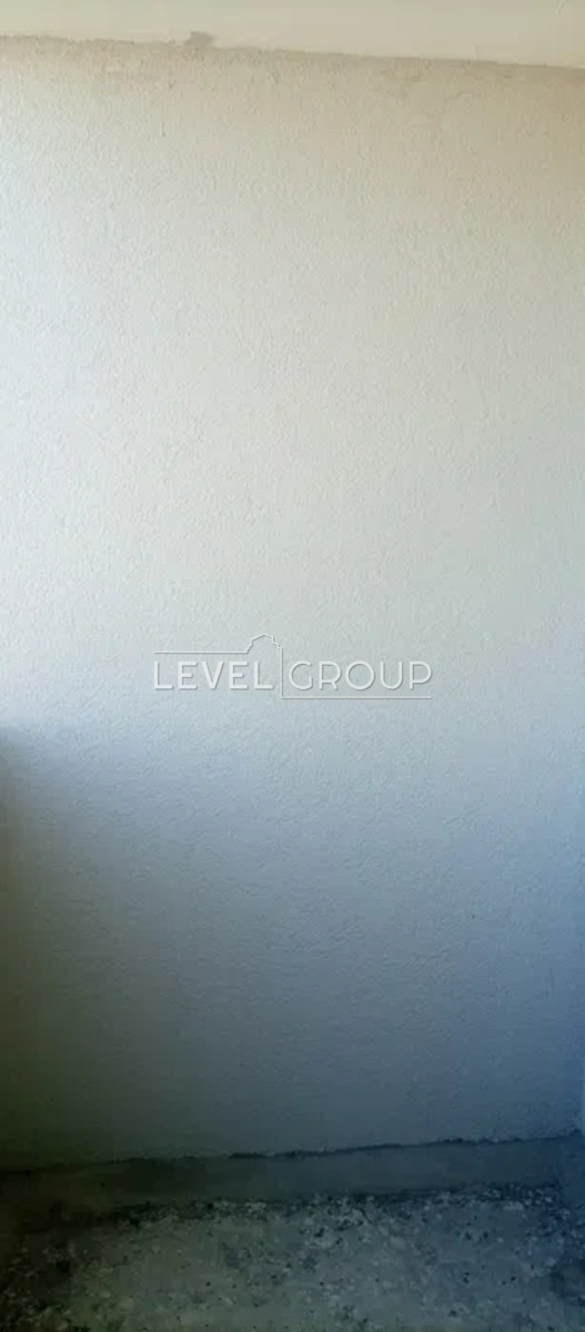 name_en