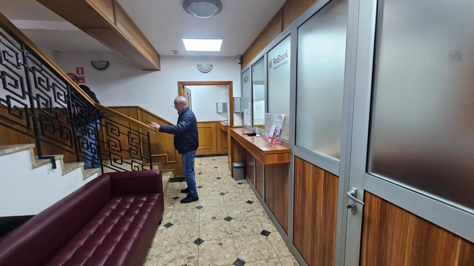 Прорізна вул., 6