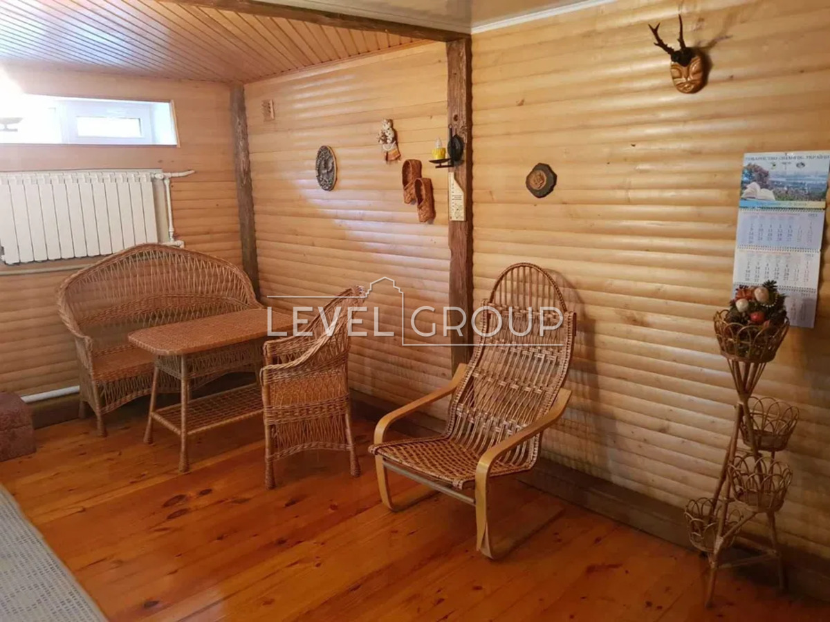 Жовтнева вул., 22