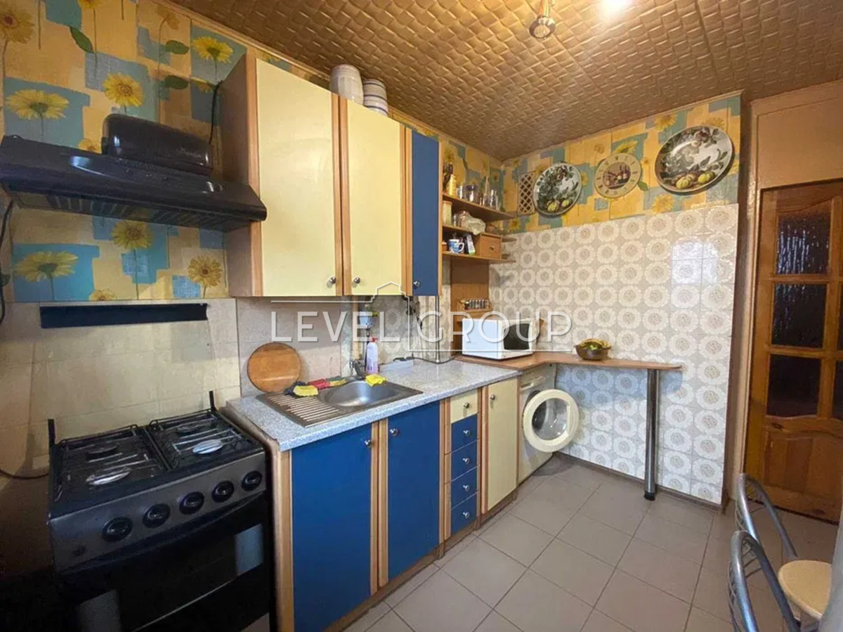 Борщагівська вул., 8