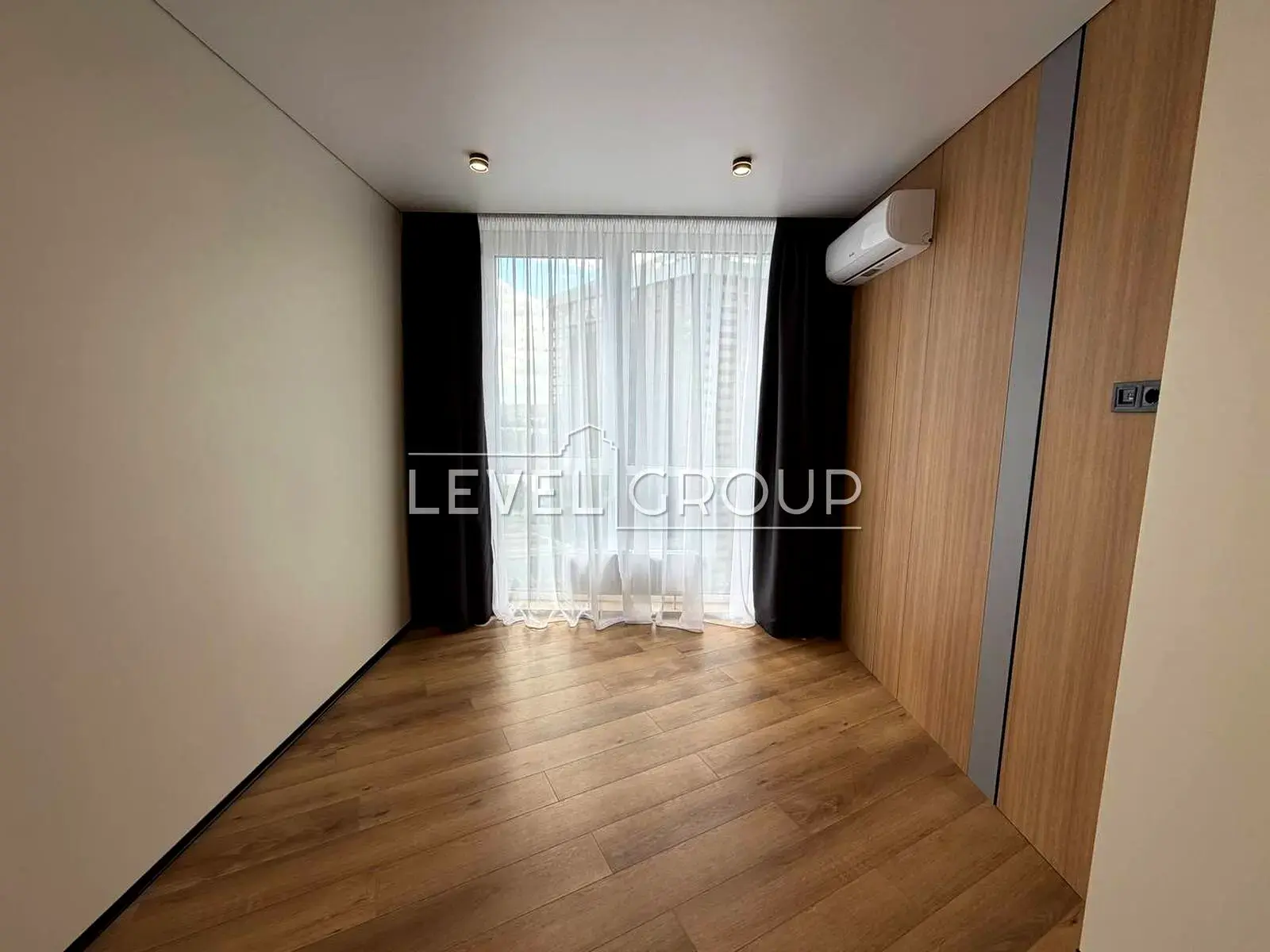 Prychalna Street, 8