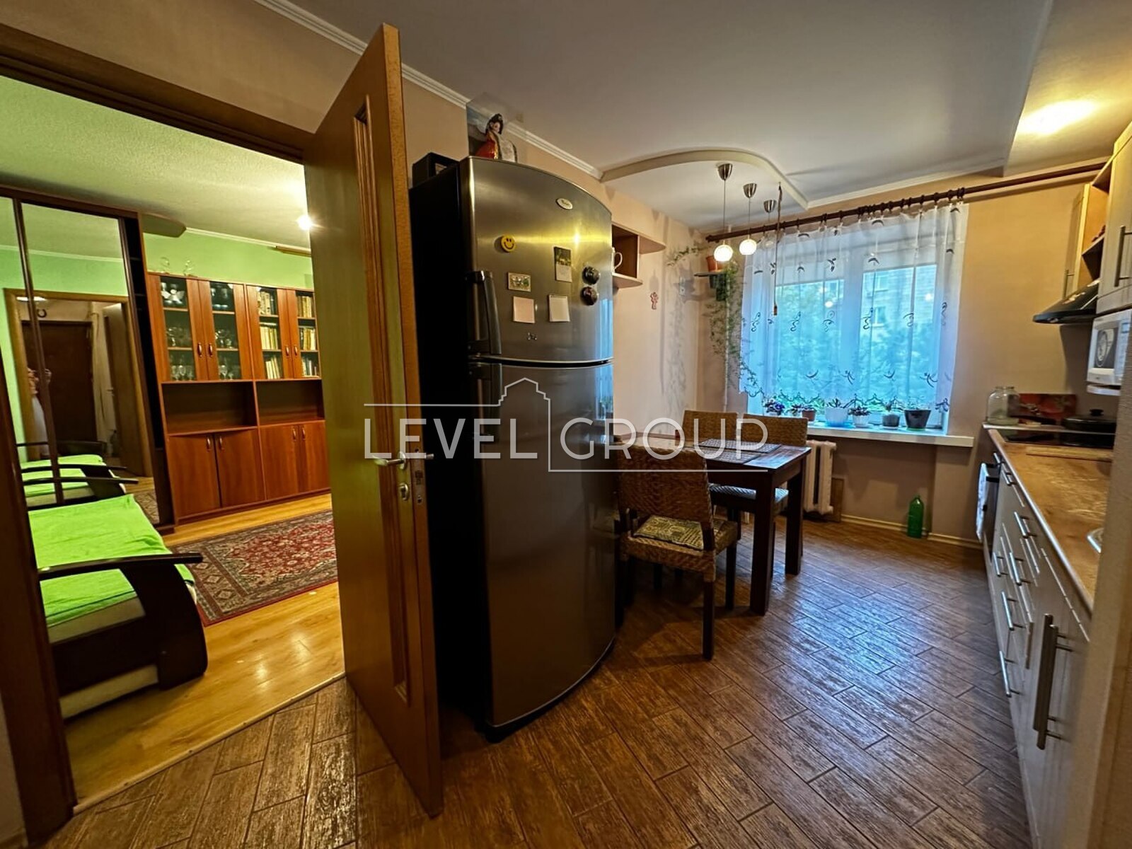 Beresteyskyi Ave. (Poles), 62/1