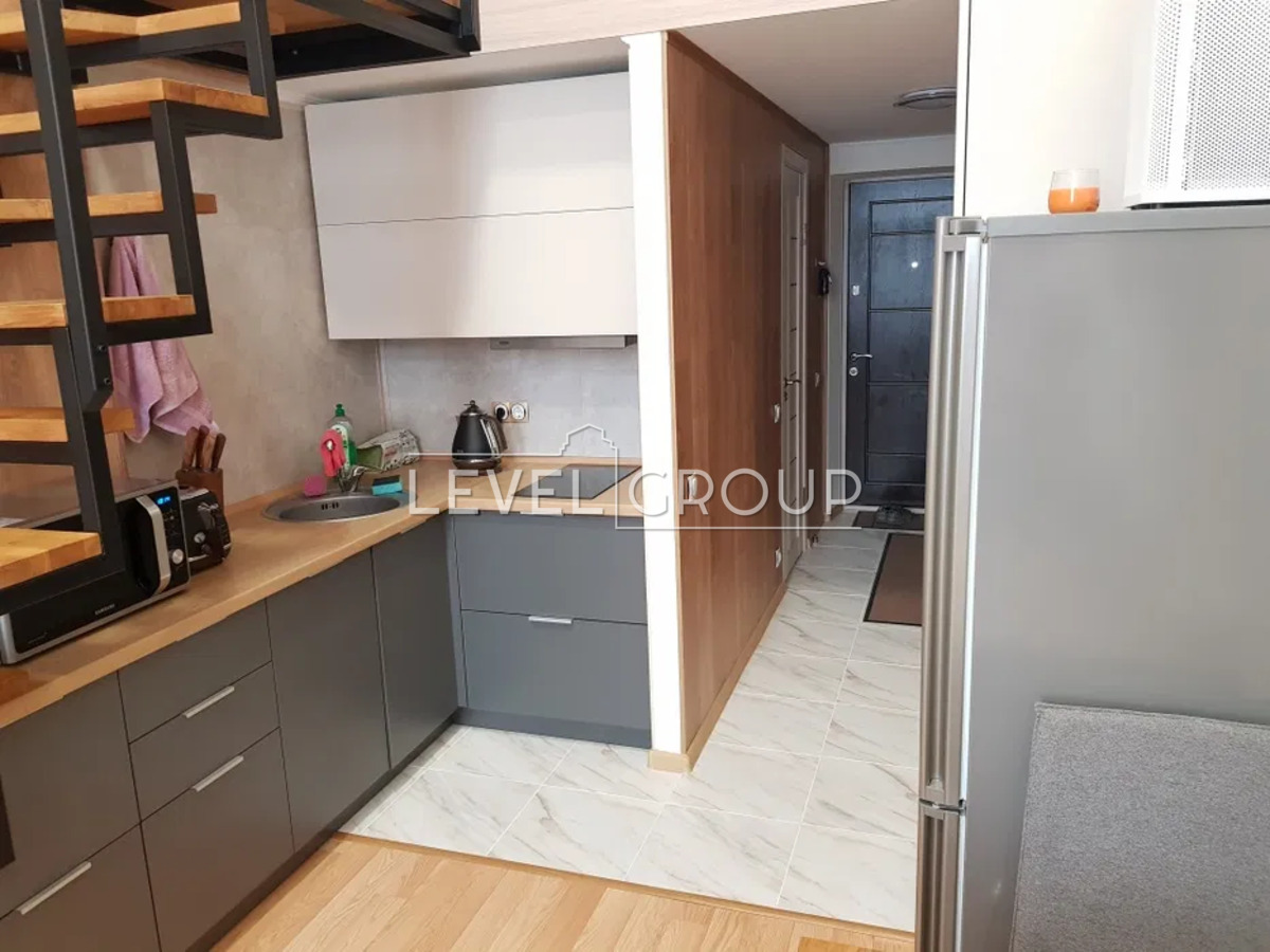 name_en