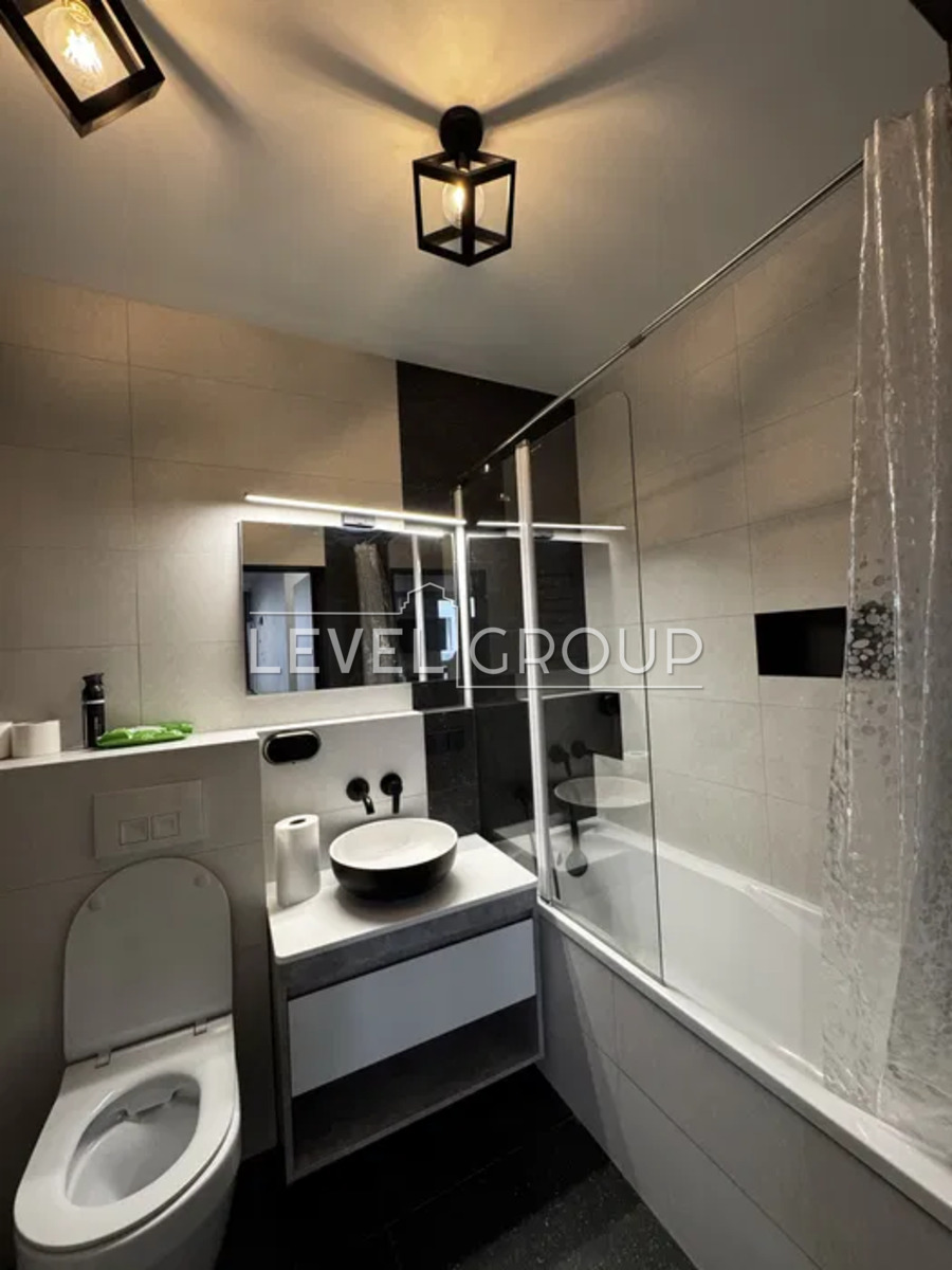 Всеволода Змієнка вул., 21