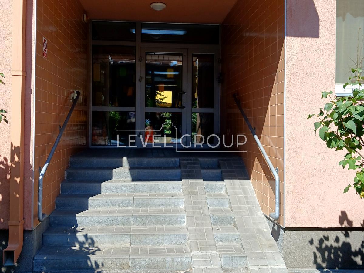 Регенераторна вул., 4