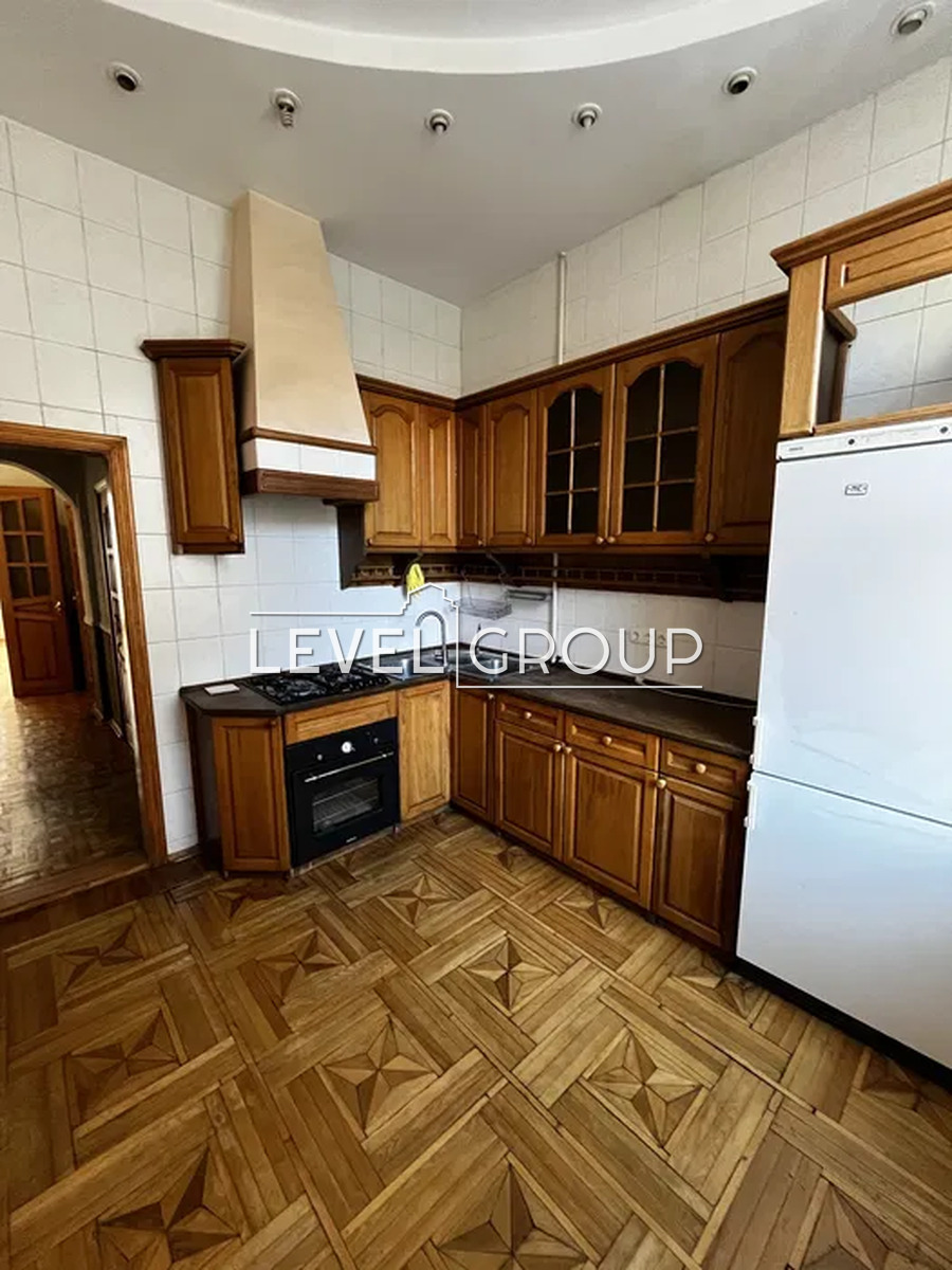 Olesya Honchara St., 90/92