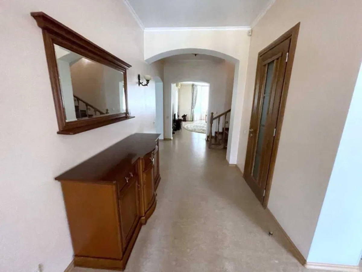 Київська, 12