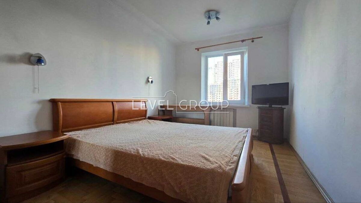 Архітектора Вербицького вул., 8