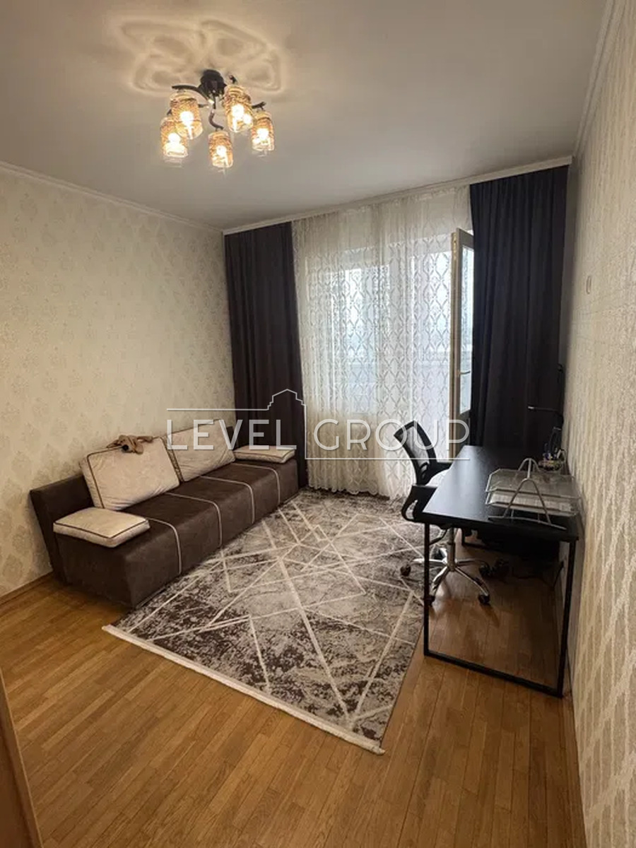 Mykola Bazhan Avenue, 36
