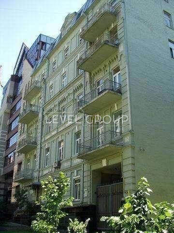 Богдана Хмельницького вул., 57