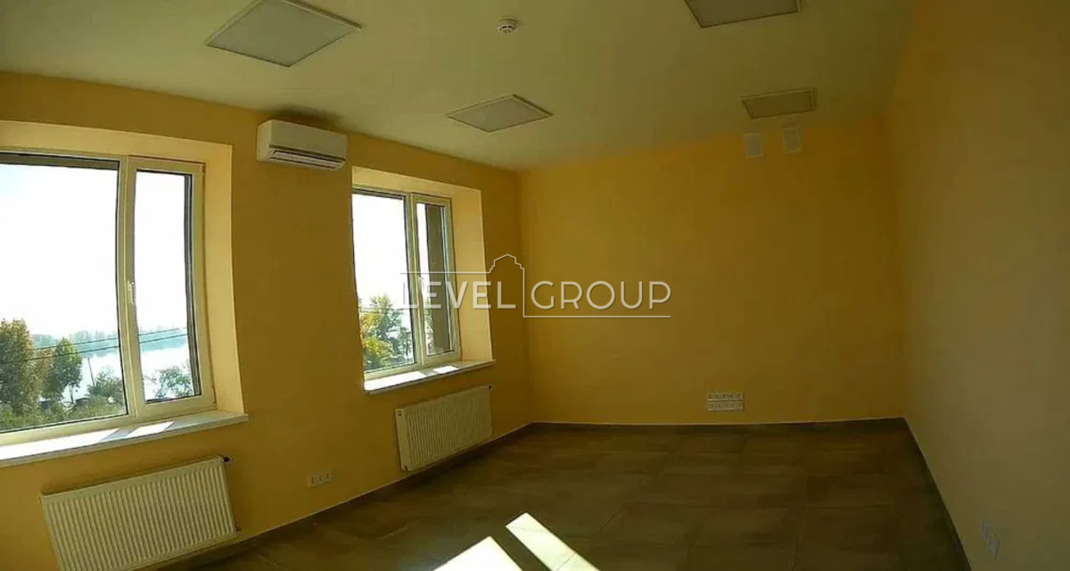 Прирічна вул.