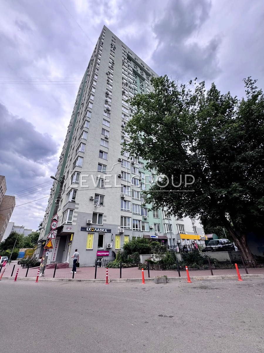 Феодосійська вул., 3В