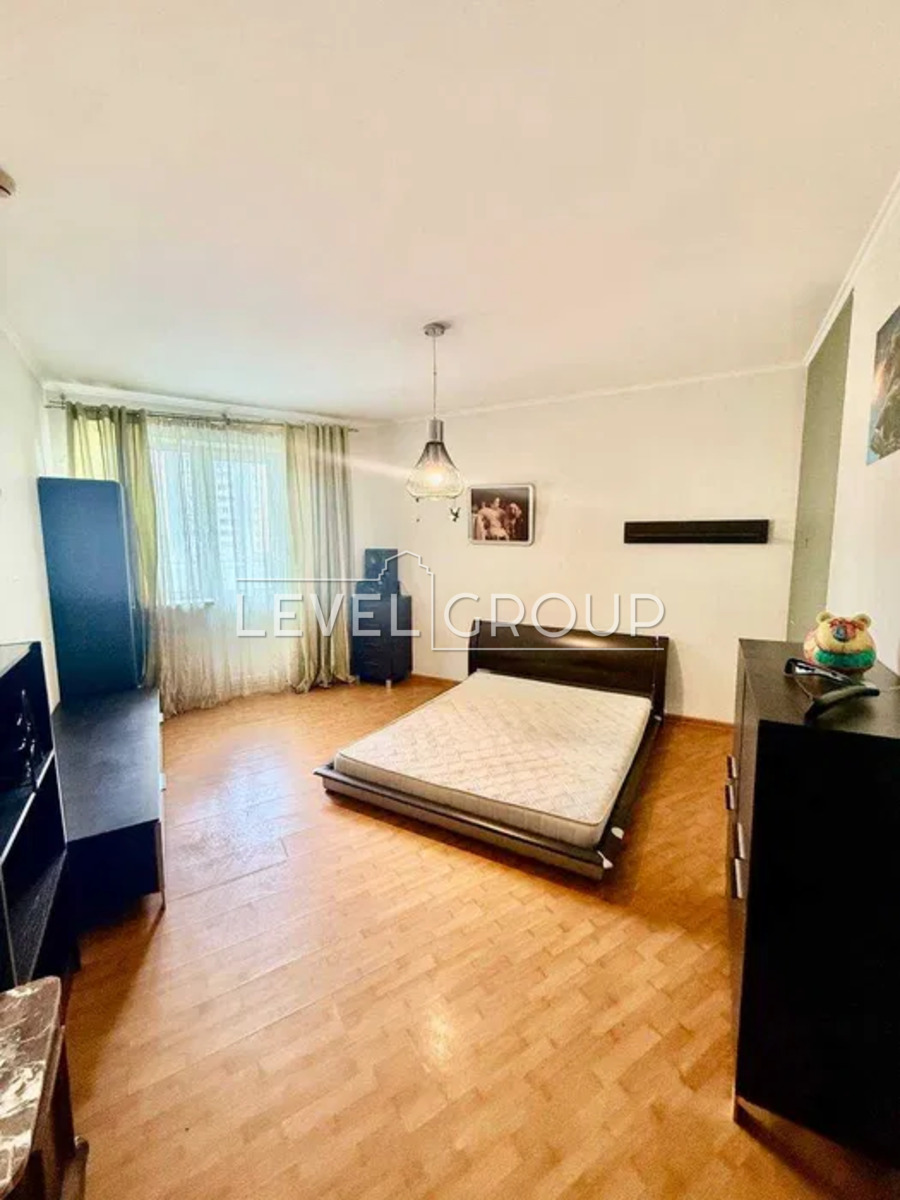 Sribnokilska St., 1