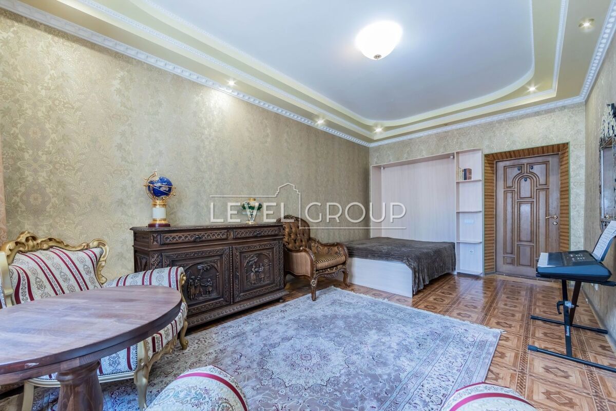 Золотоустівська вул., 23
