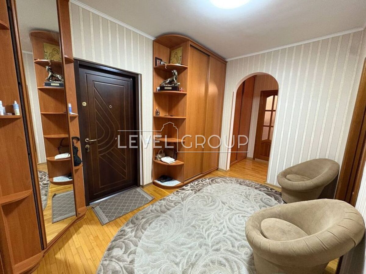 Drahomanova St., 8