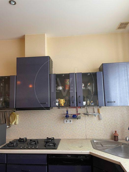Володимирська вул., 71