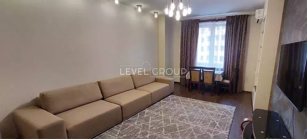 Дмитрівська вул., 75