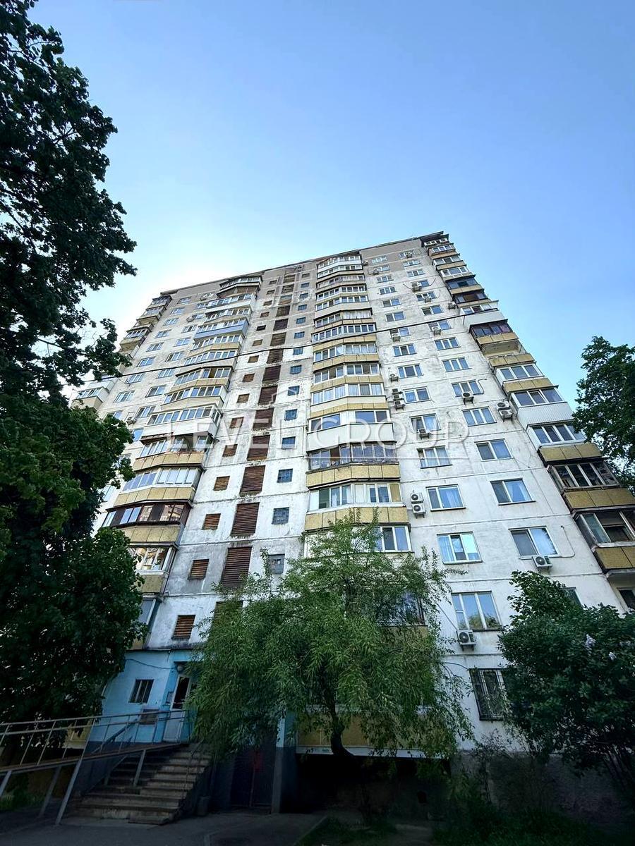 Генерала Наумова вул., 33