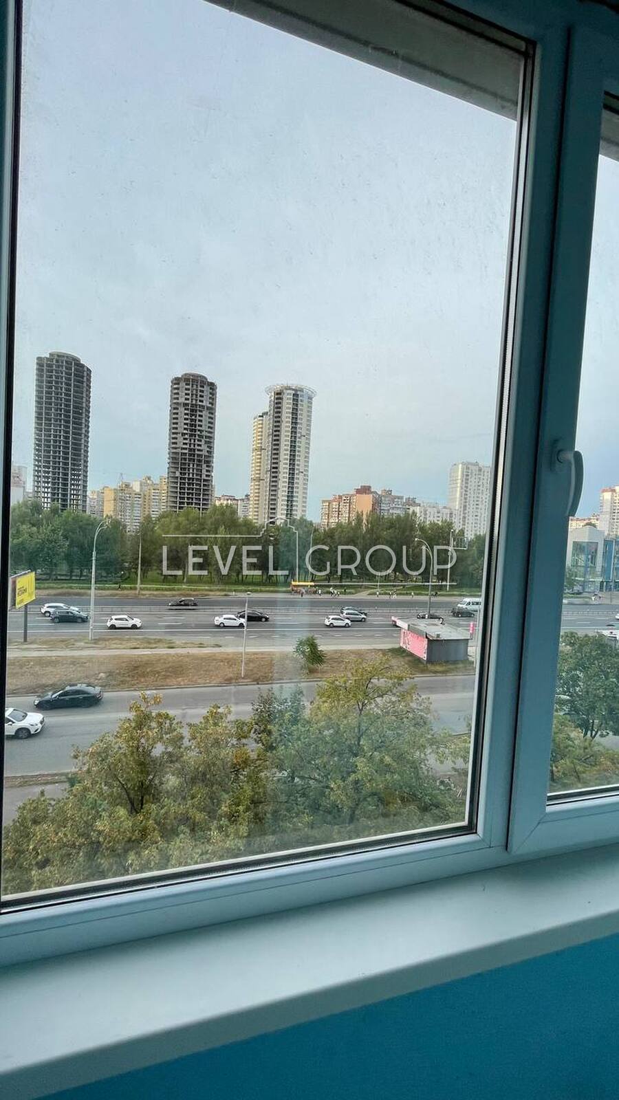 Романа Шухевича просп. (Генерала Ватутіна), 8