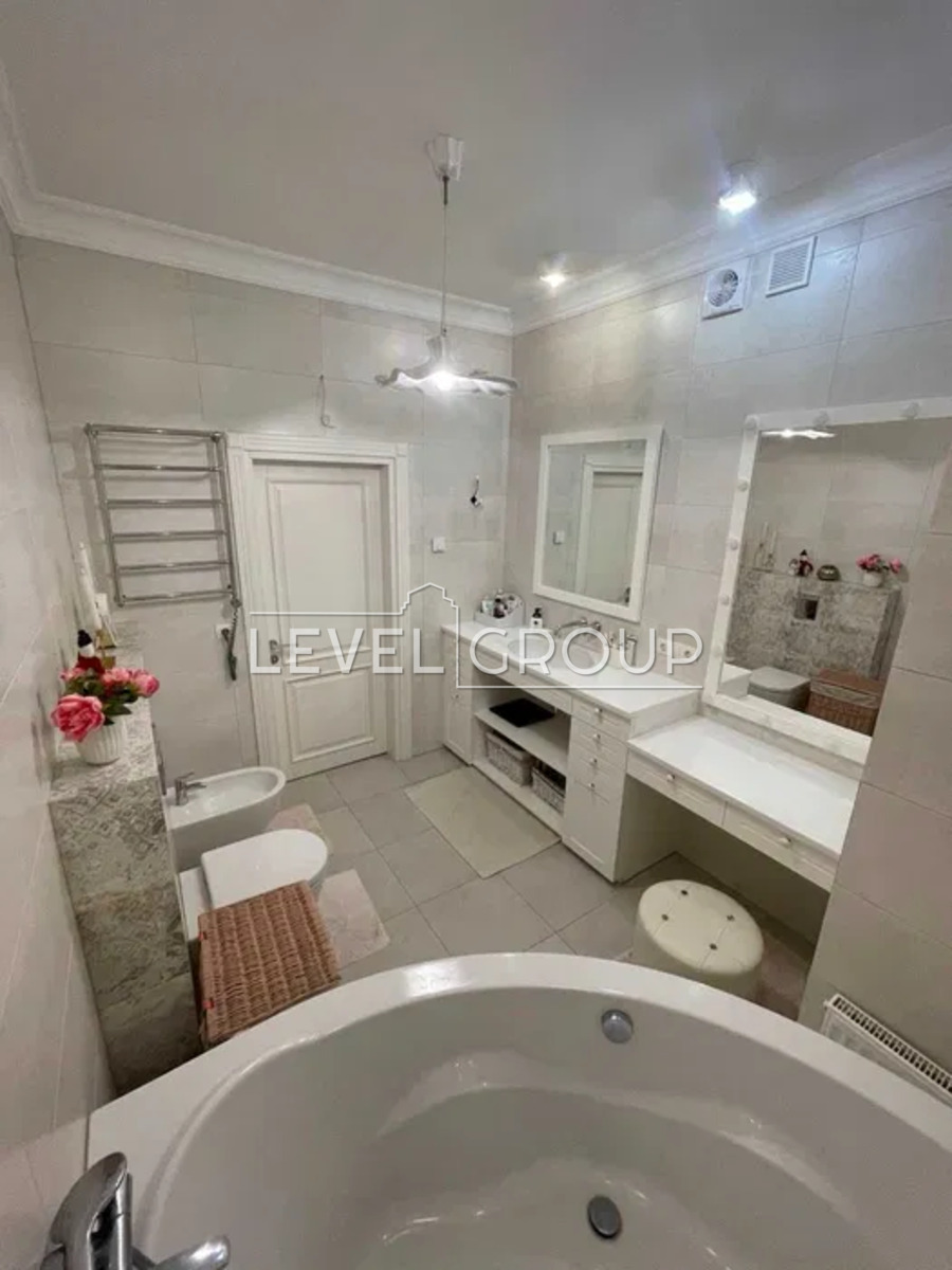 Академіка Кащенка вул., 10