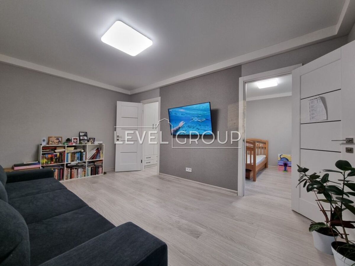Ореста Левицького вул. (Академіка Курчатова), 8б