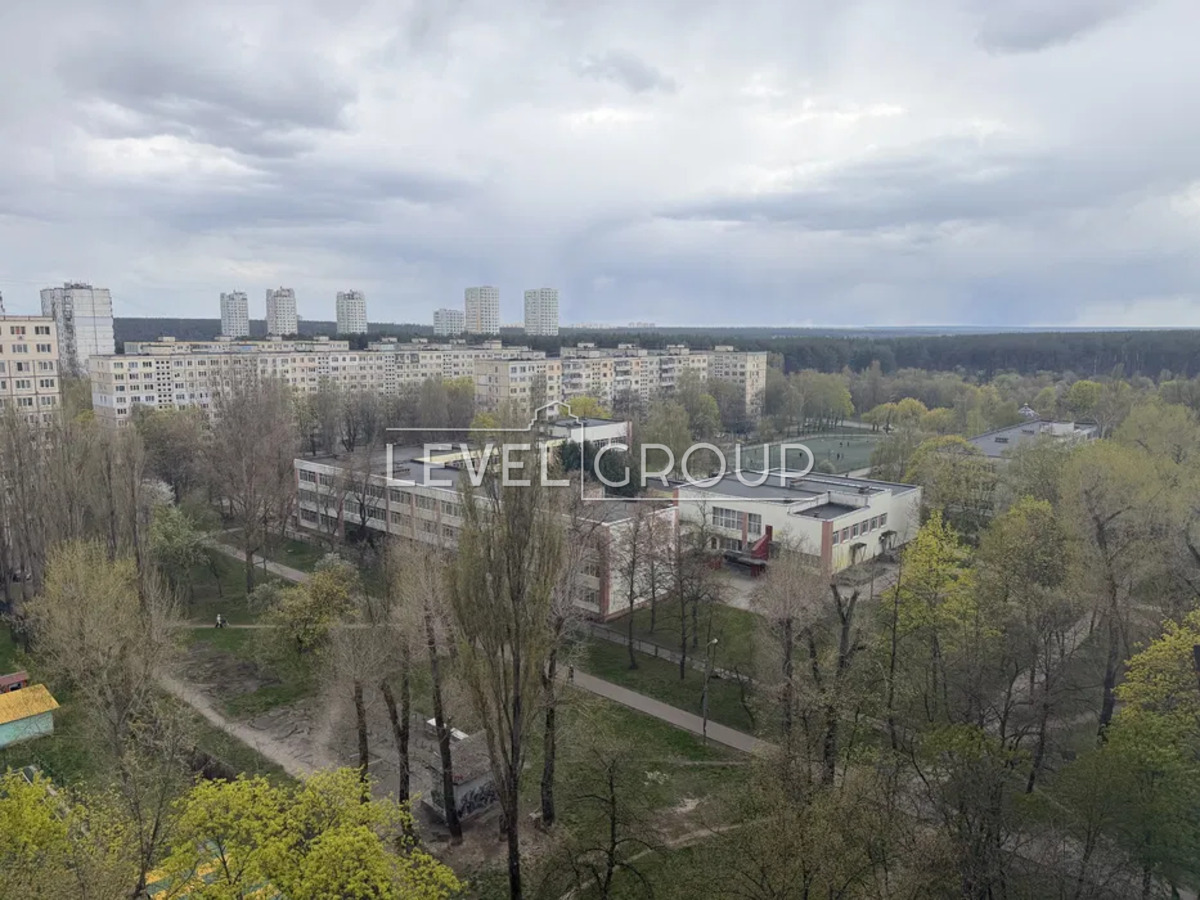 Академіка Булаховського вул., 30б