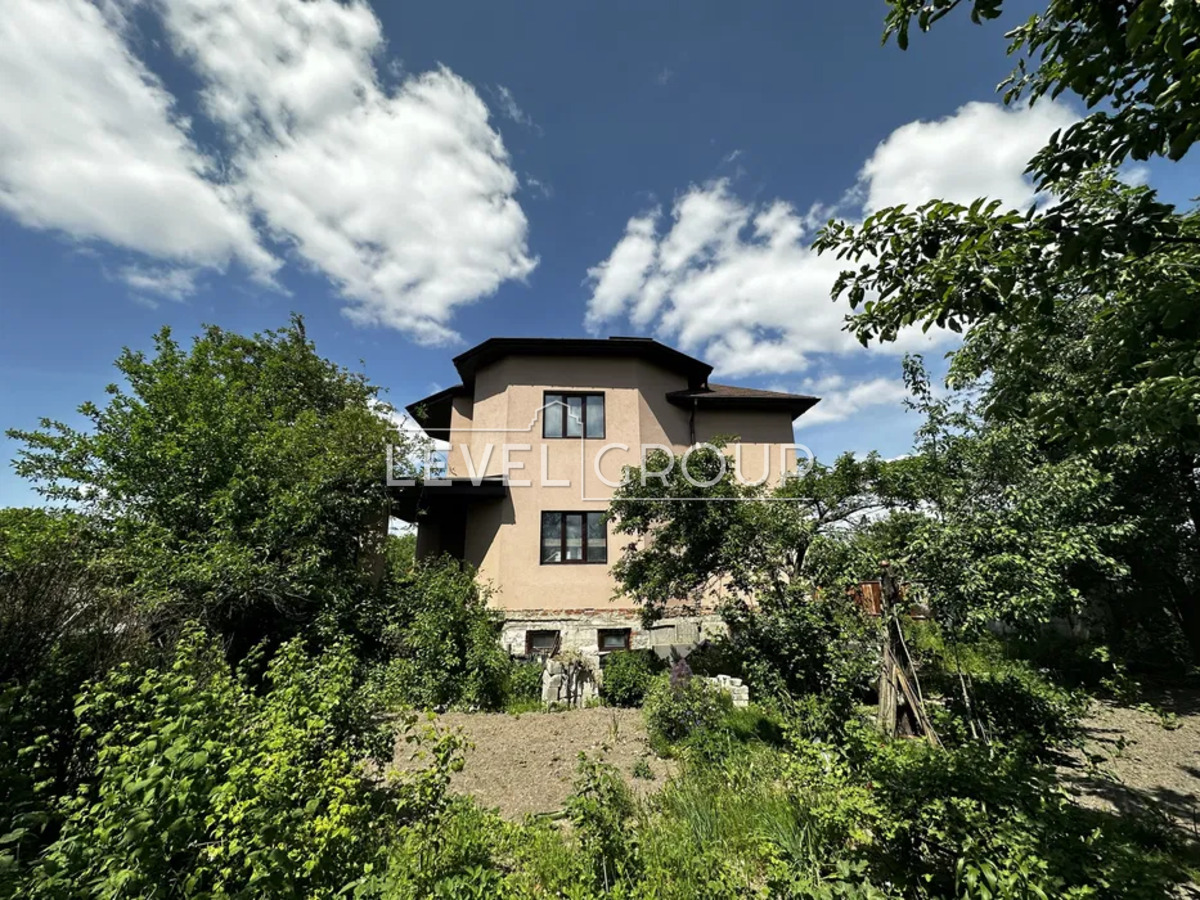 Mykola Mikhnovsky St.