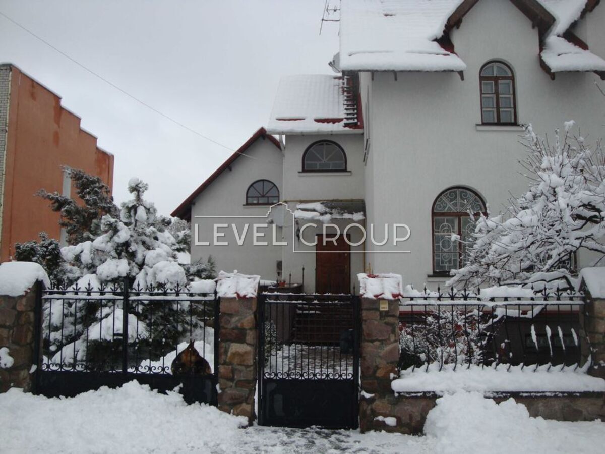 Жовтнева вул., 22