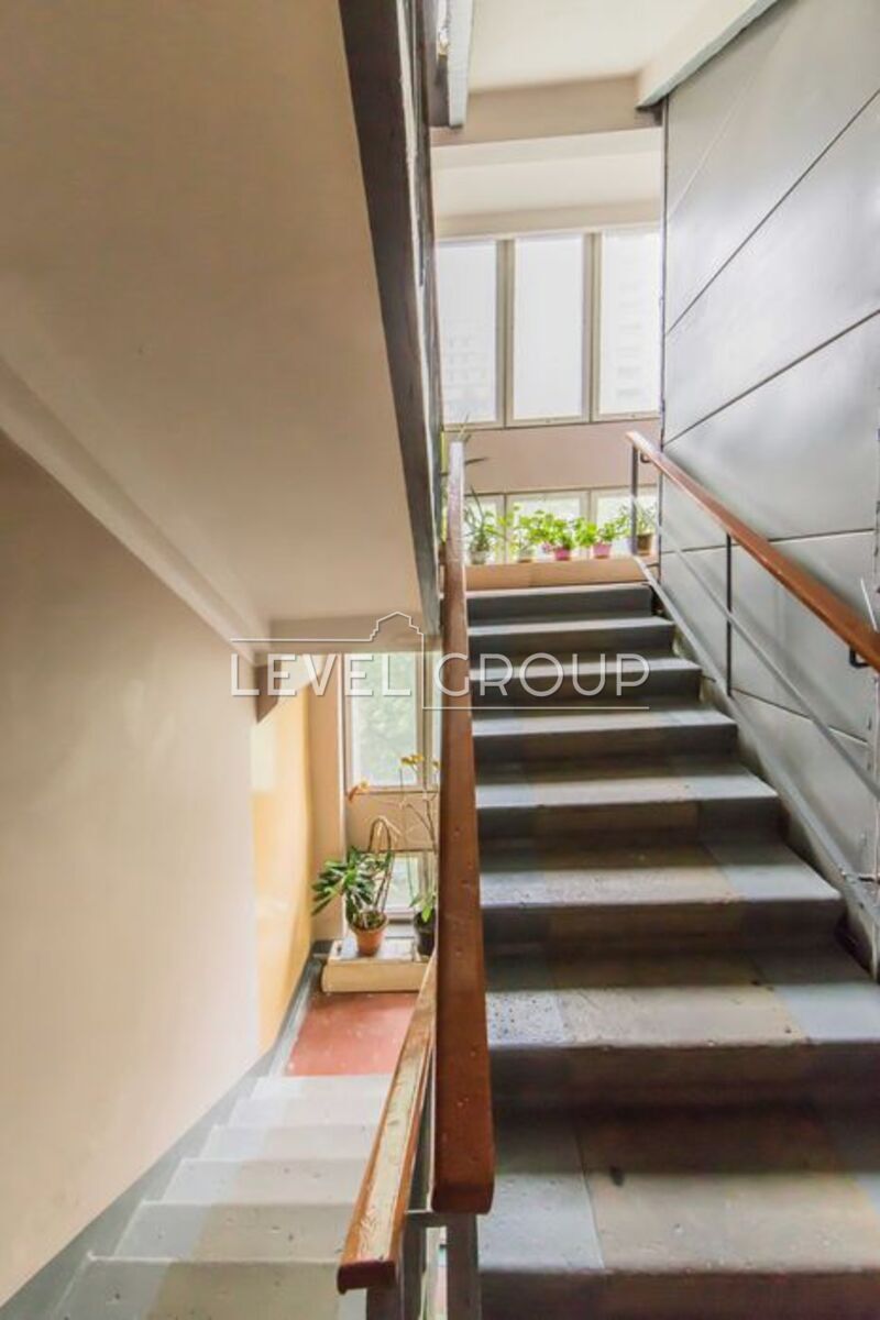 Велика Васильківська вул. (Червоноармійська), 112